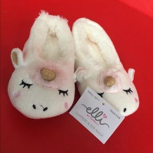 ADORABLE GIRLS UNICORN SLIPPERS...Girls Size 10/11
